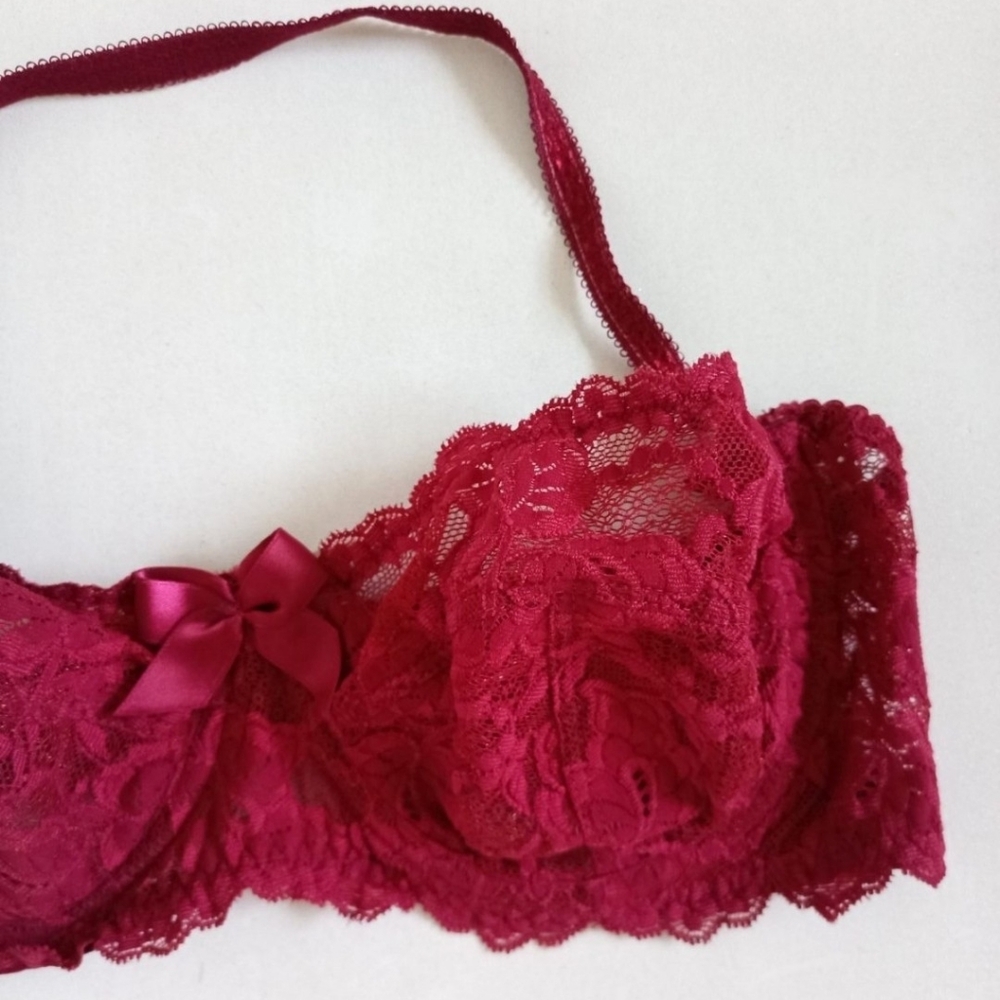 Lou Paris burgundy lace halter bra - Picture 2 of 6